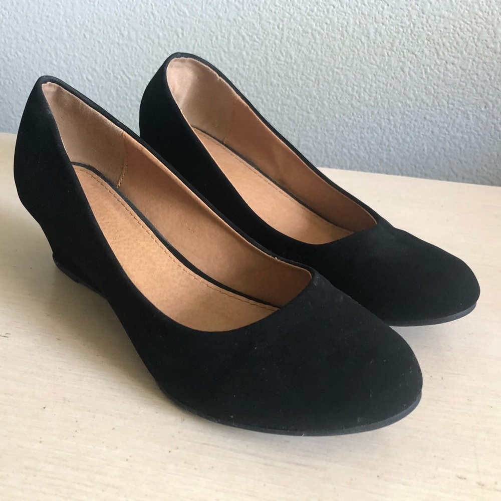 Moda black wedges size 7.5